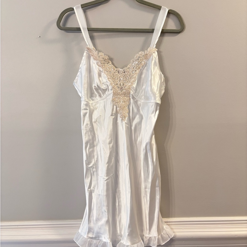 Elegant White Lace Trim Chemise NWOT